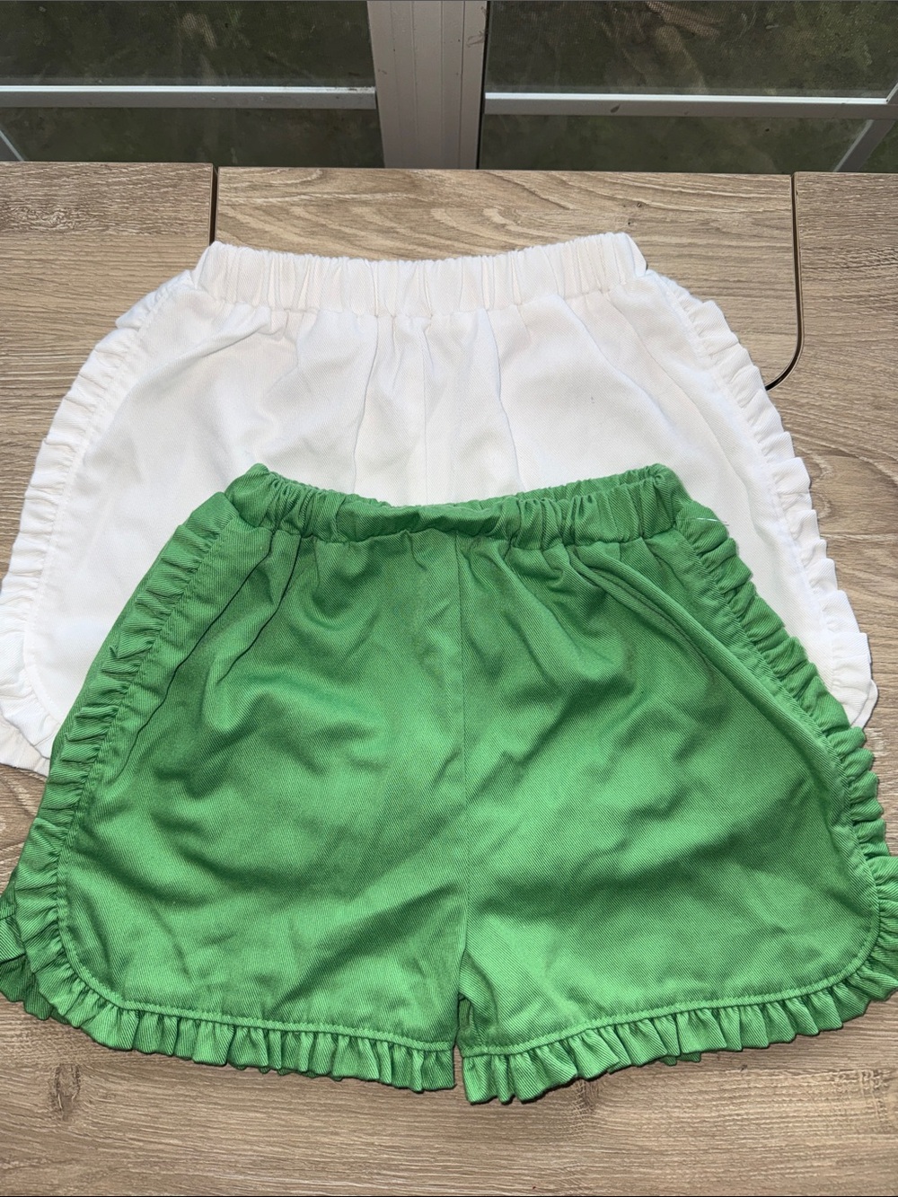 Little English Ruffle-Trim Elastic Waist Shorts — Green & White
